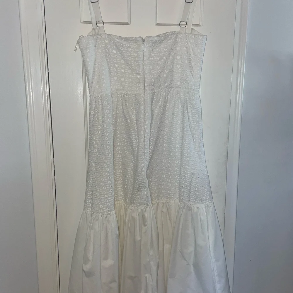 Never worn White House of CB dress! Size L+ (12) w/ larger cups. - Picture 3 of 7